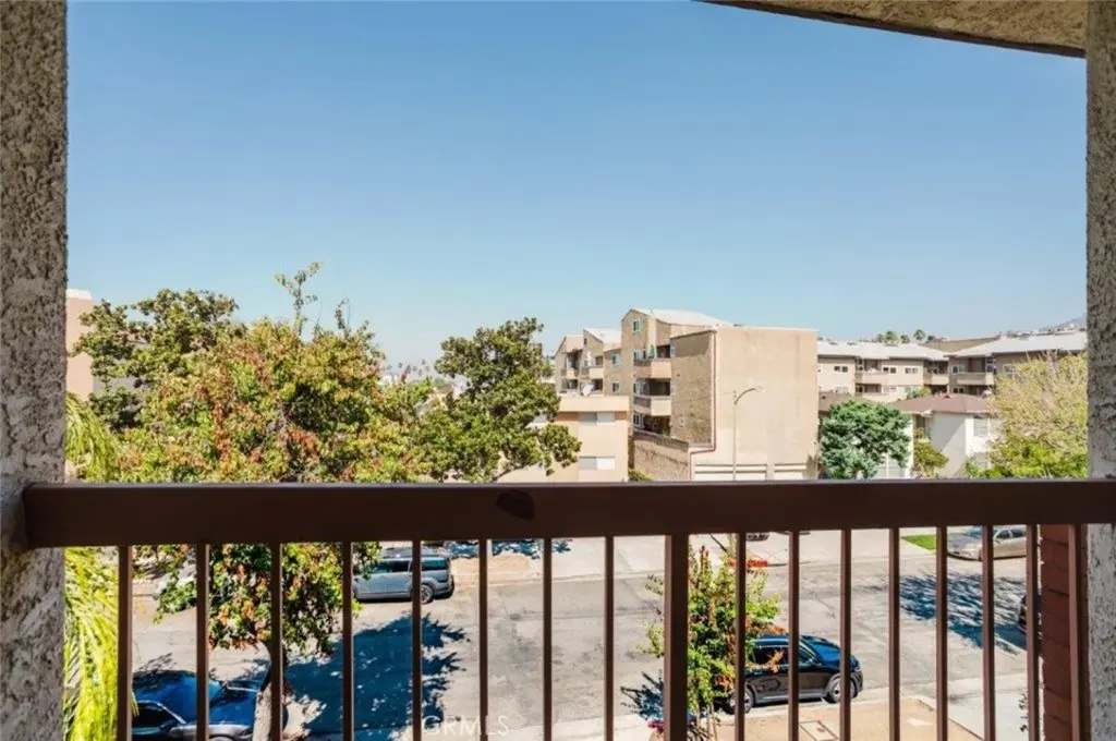 Residential Lease for rent at 1134 Campbell Street 307, Glendale, Los Angeles County, CA featuring 2 beds and 2 baths