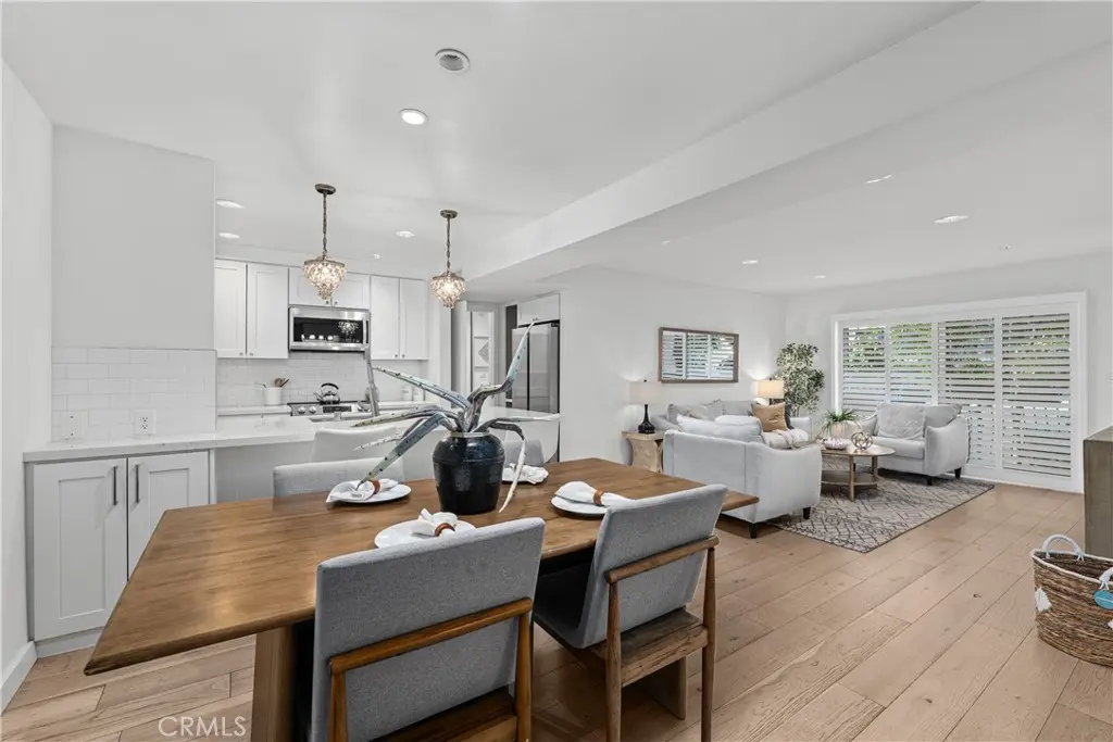 5257 Radford Ave 101, Valley Village, CA — listing photo 1