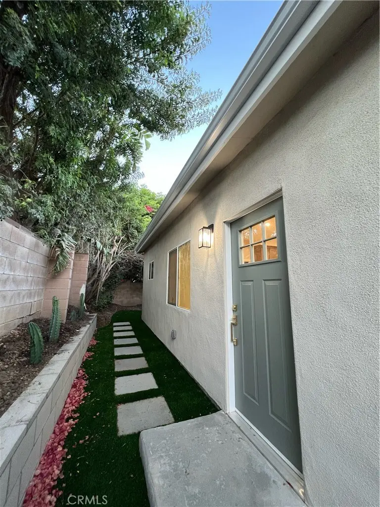 10904 N Darby Avenue, Porter Ranch, CA — listing photo 1