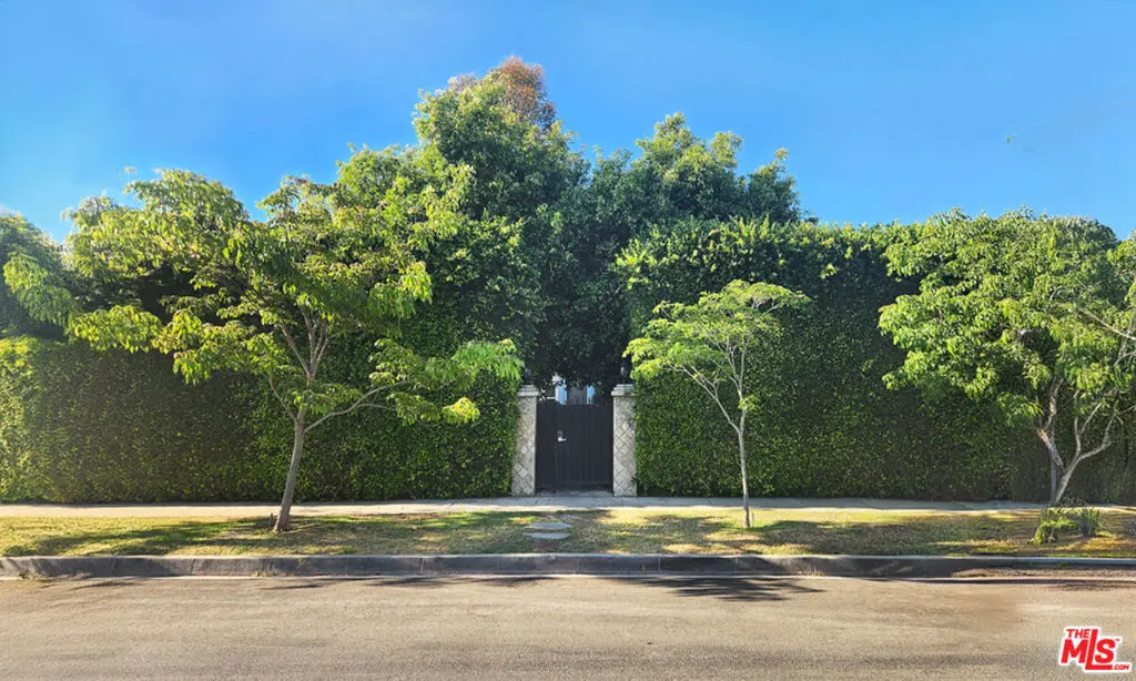 Residential Lease for rent at 8517 Pickford Street, Los Angeles, Los Angeles County, CA featuring 2 beds and 1 bath
