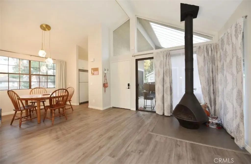 Townhouse for rent at 155 Pineview, Irvine, CA featuring 1 bed and 1 bath
