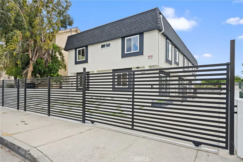 7010 Lennox Avenue C, Van Nuys, CA — listing photo 1