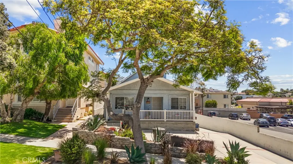 236 S Helberta, Redondo Beach, CA — listing photo 1