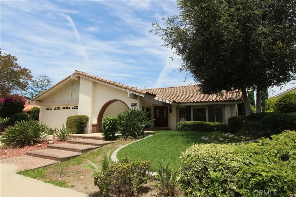 Residential Lease for rent at 771 Cypress, Newbury Park, Ventura County, CA featuring 4 beds and 2 baths