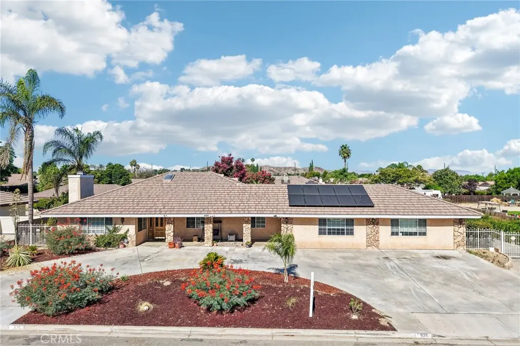 Single Family Residence for sale at 575 Lauresa, Hemet, CA featuring 4 beds and 3 baths