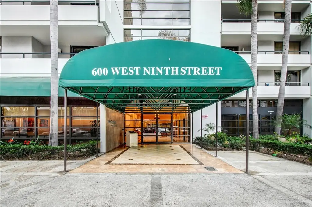 Condominium for sale at 600 W 9th 1103, Los Angeles, CA featuring 1 bed and 1 bath