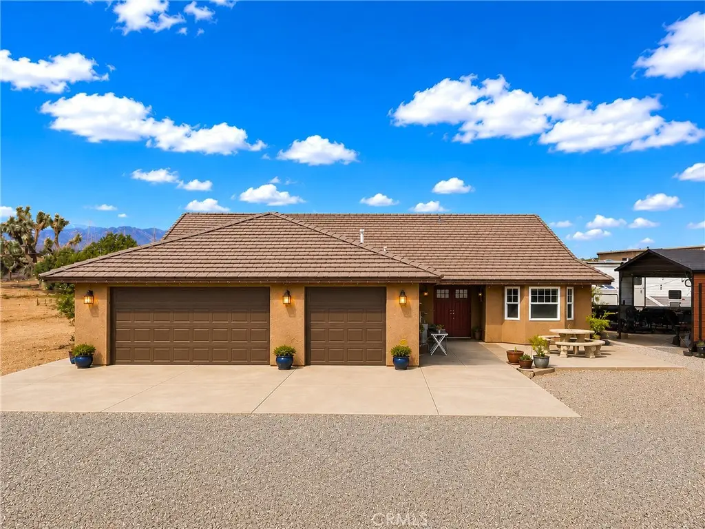 6738 Tamarisk Avenue, Hesperia, CA — listing photo 1