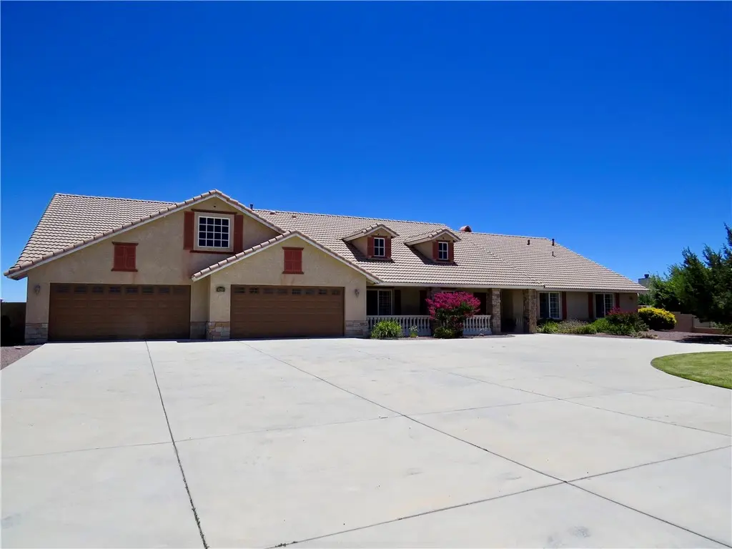7445 El Manor, Hesperia, CA — listing photo 1