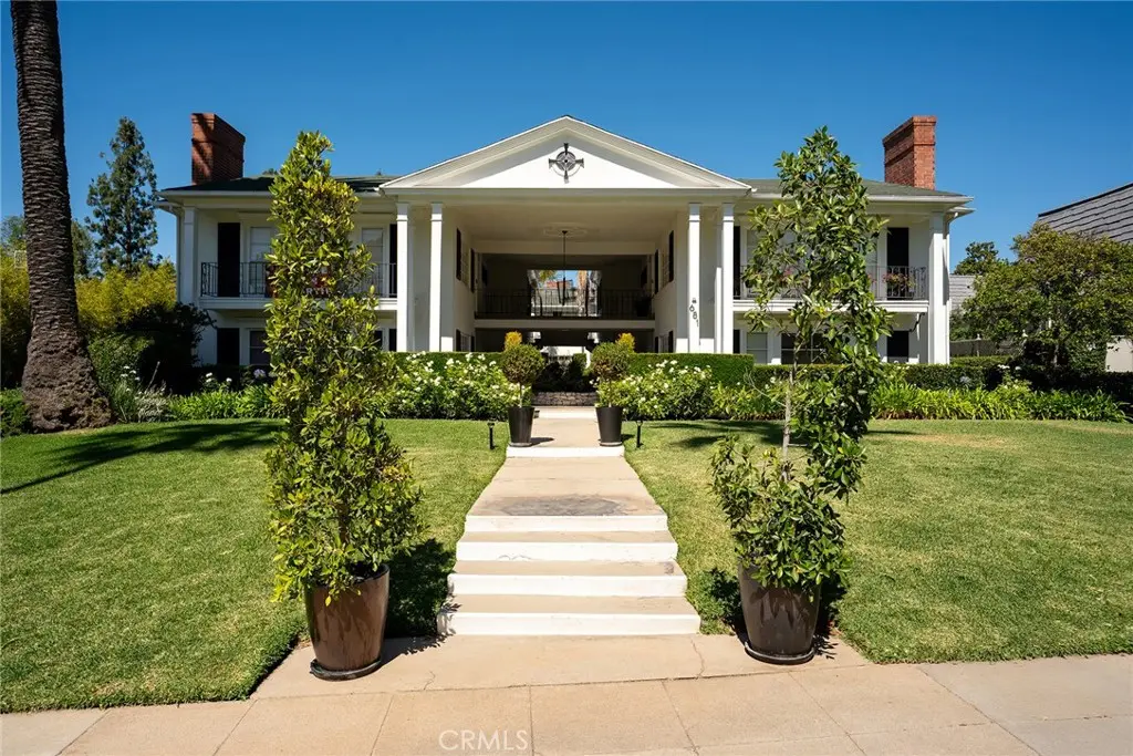 Residential Lease for rent at 681 S Orange Grove Boulevard 3, Pasadena, Los Angeles County, CA featuring 2 beds and 3 baths