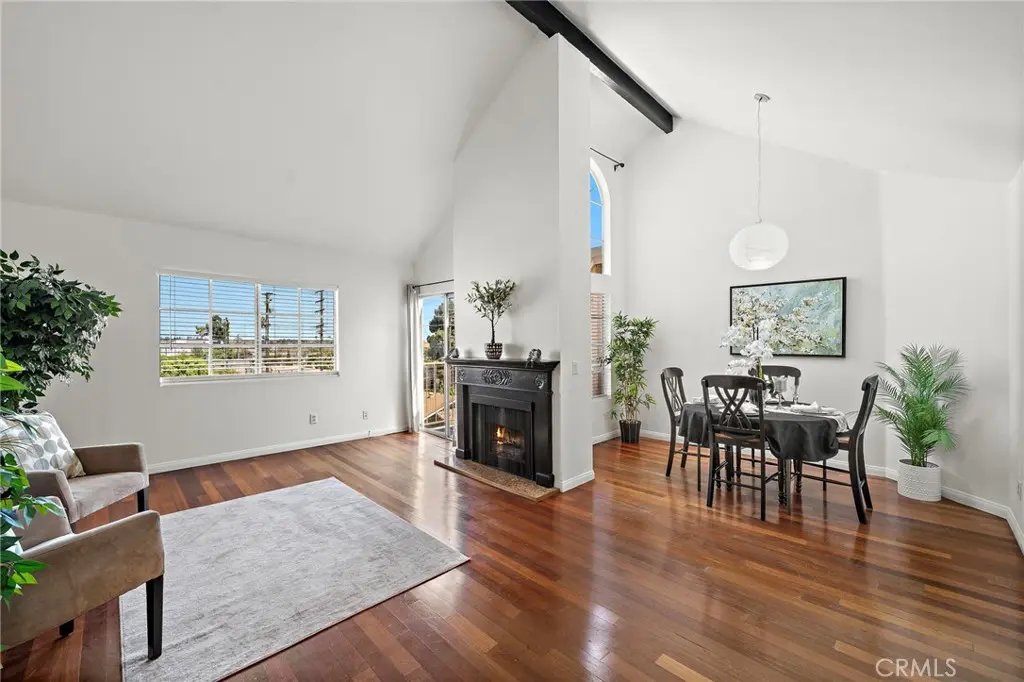 Condominium for sale at 1100 Newport Avenue 404, Long Beach, CA featuring 2 beds and 2 baths
