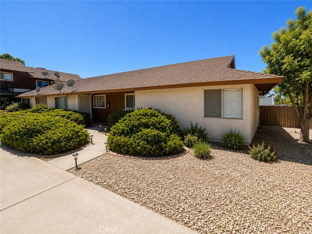 Apartment for rent at 19133 Allegheny 10, Apple Valley, CA featuring 2 beds and 1 bath