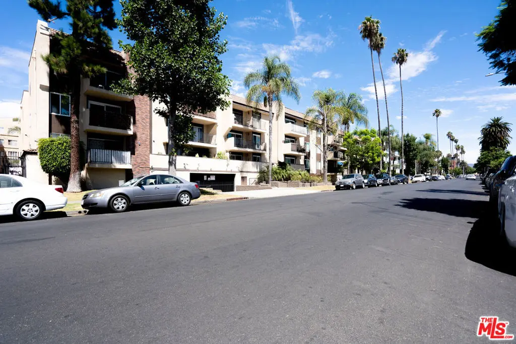 Condominium for sale at 433 S Manhattan Place 108, Los Angeles, CA featuring 2 beds and 2 baths