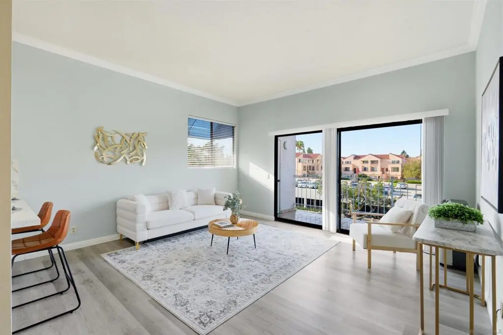 8310 Regents Rd 3H, University City, CA — listing photo 1