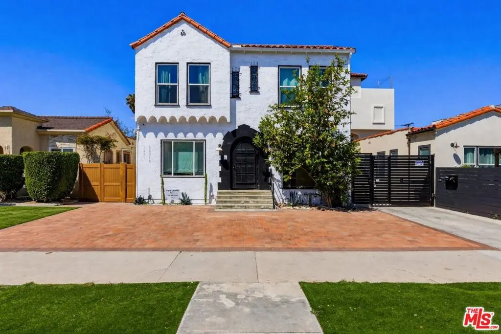 Residential Lease for rent at 3429 Edgehill Drive 3, Los Angeles, Los Angeles County, CA featuring 2 beds and 1 bath