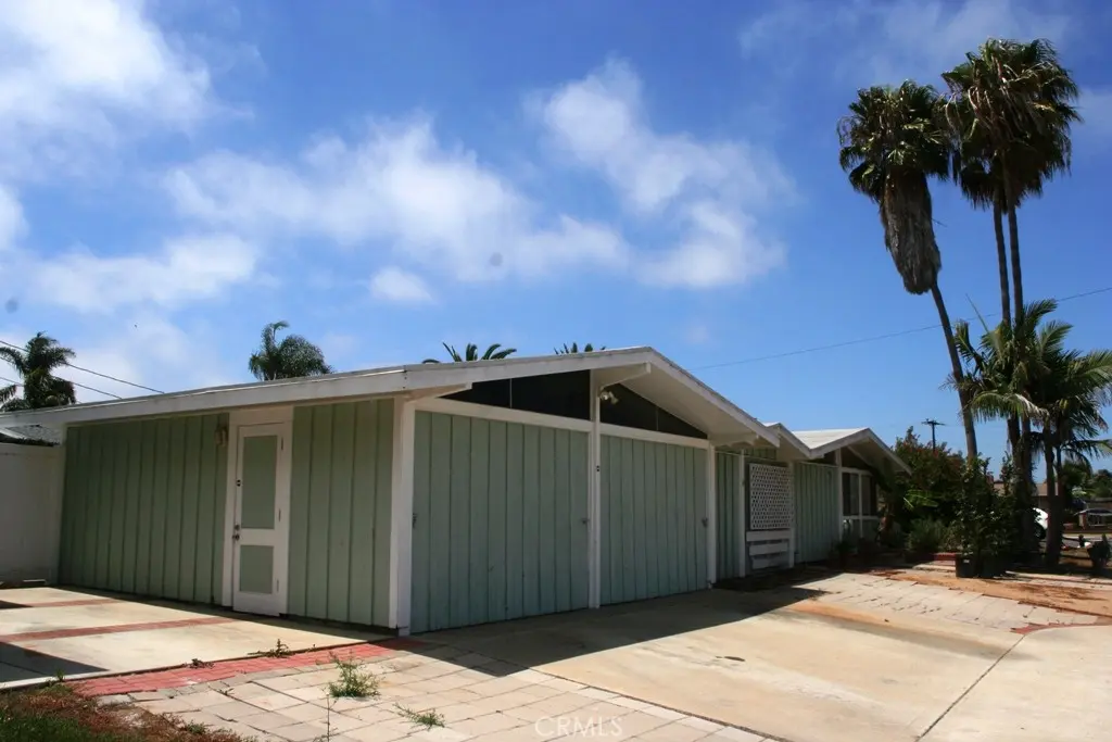 703 Center, Costa Mesa, CA — listing photo 1