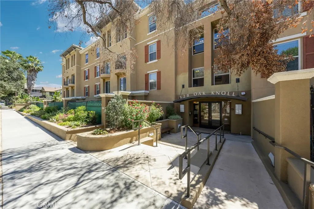 Condominium for sale at 128 N Oak Knoll 111, Pasadena, CA featuring 3 beds and 3 baths
