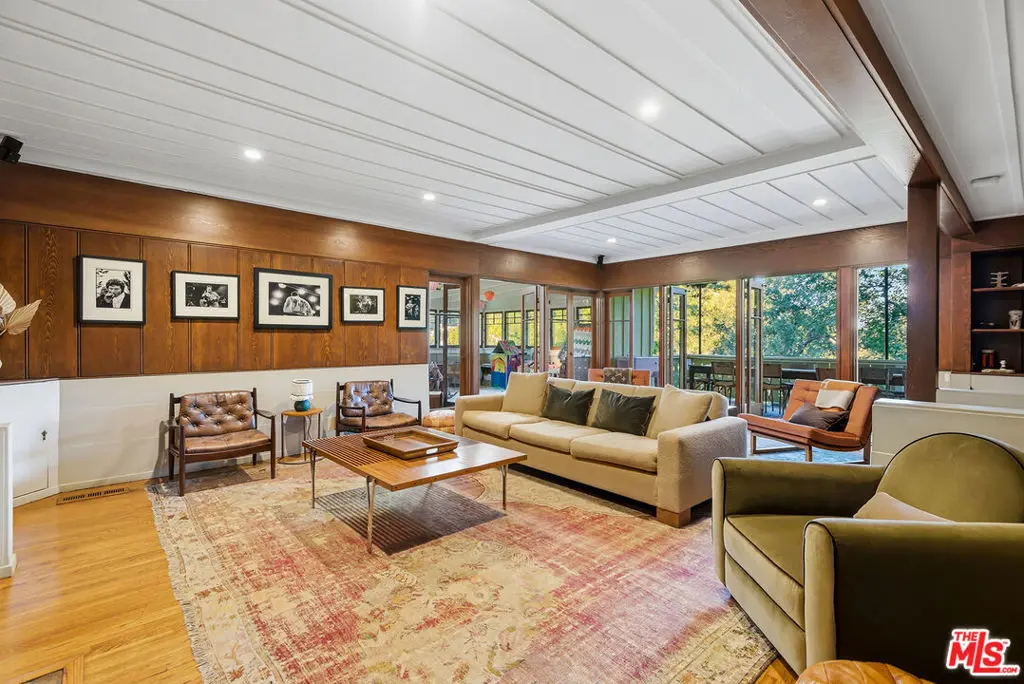 Single Family Residence for rent at 2049 Oakstone Way, Los Angeles, CA featuring 5 beds and 5 baths