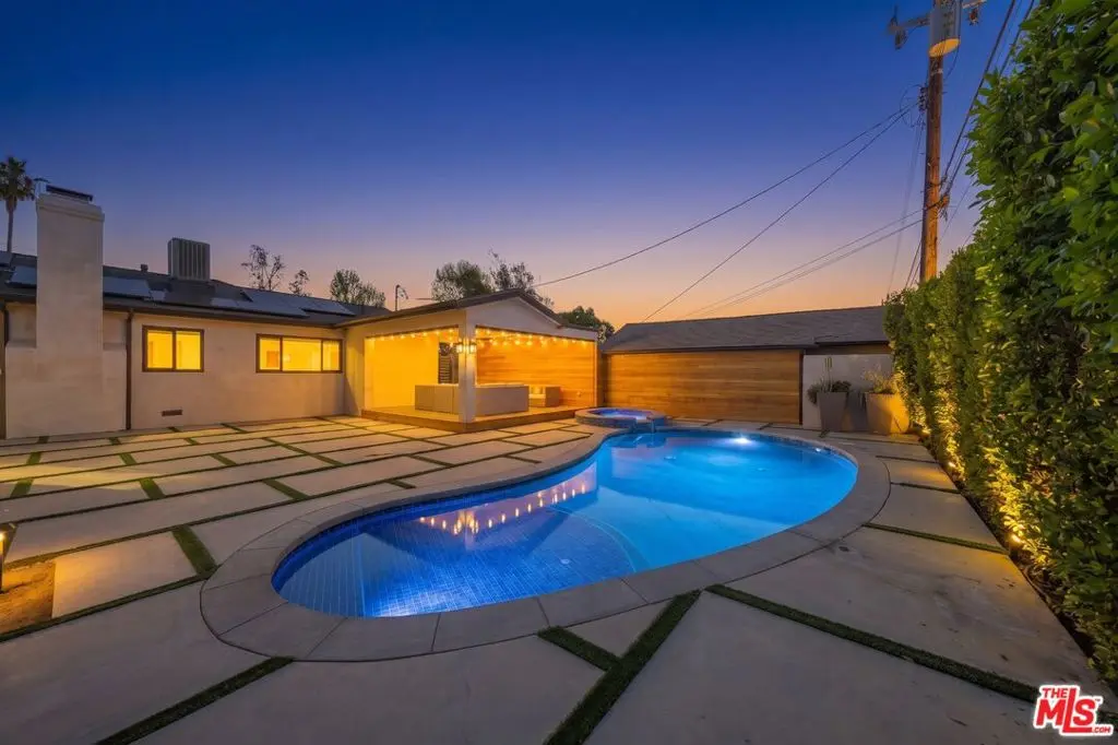 Residential Lease for rent at 7719 Rhodes Avenue, Los Angeles, Los Angeles County, CA featuring 3 beds and 2 baths