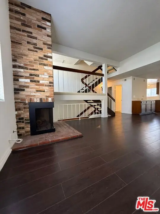 2809 Montrose Avenue 10, La Crescenta, CA — listing photo 1