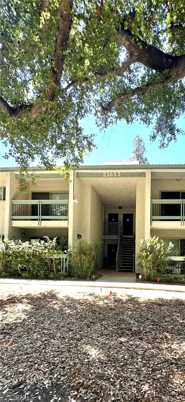 Residential Lease for rent at 23653 Park Capri, Calabasas, Los Angeles County, CA featuring 2 beds and 2 baths