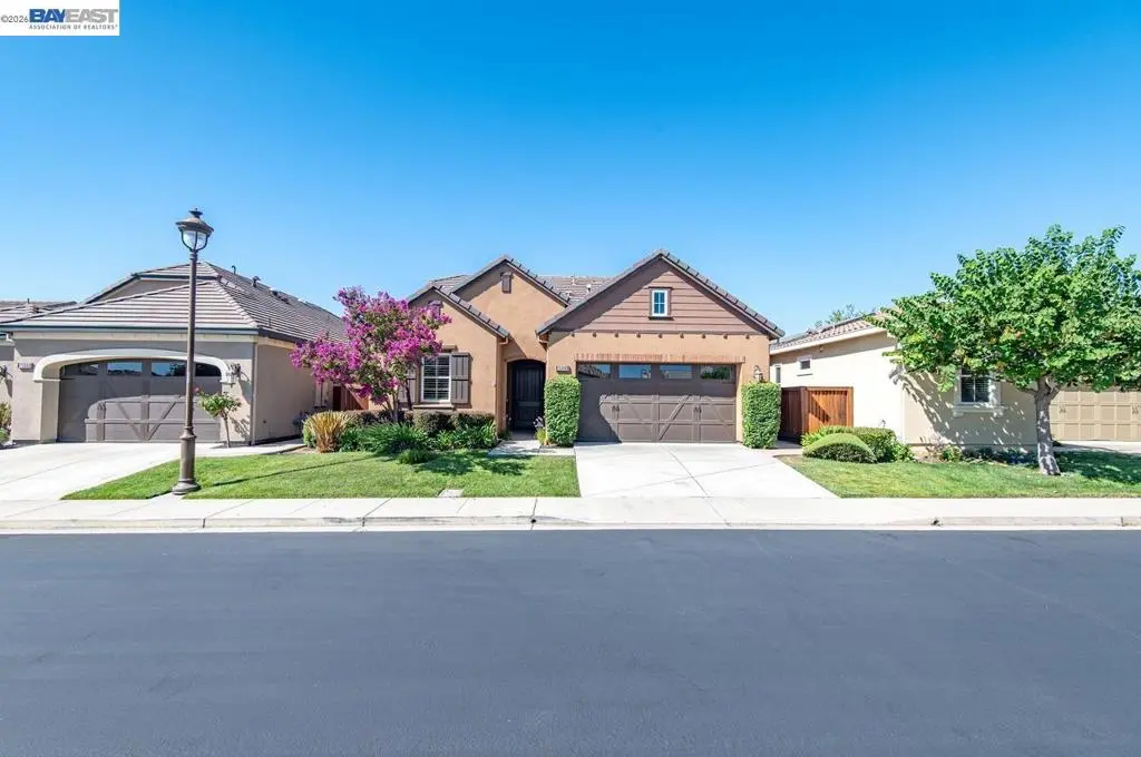 Single Family Residence for sale at 1033 Malbec Ln, Brentwood, CA featuring 2 beds and 2 baths