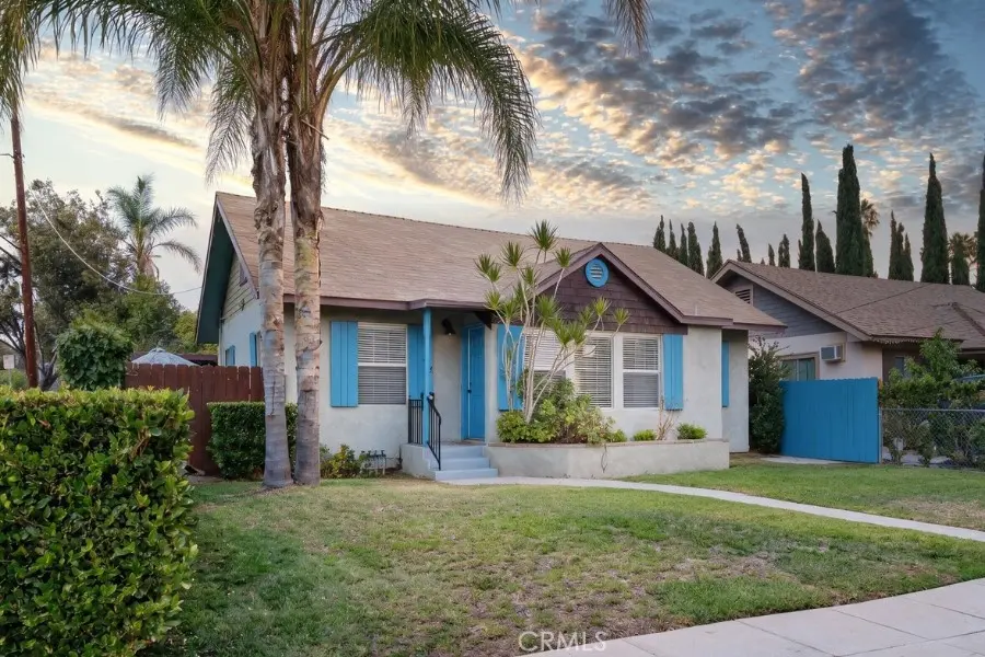 Single Family Residence for sale at 923 N Mentor Avenue, Pasadena, CA featuring 3 beds and 2 baths