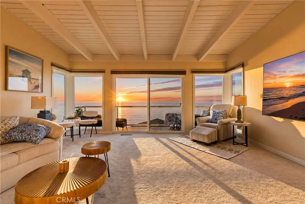 Single Family Residence for rent at 883 Katella, Laguna Beach, CA featuring 3 beds and 3 baths