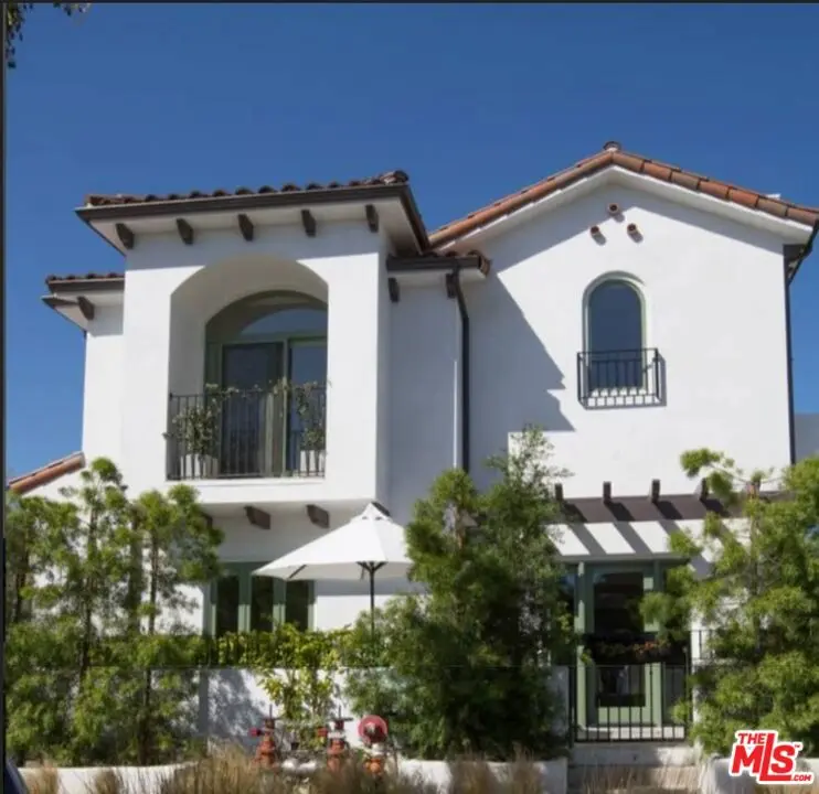 Residential Lease for rent at 1319 Yale Street 1, Santa Monica, Los Angeles County, CA featuring 3 beds and 3 baths