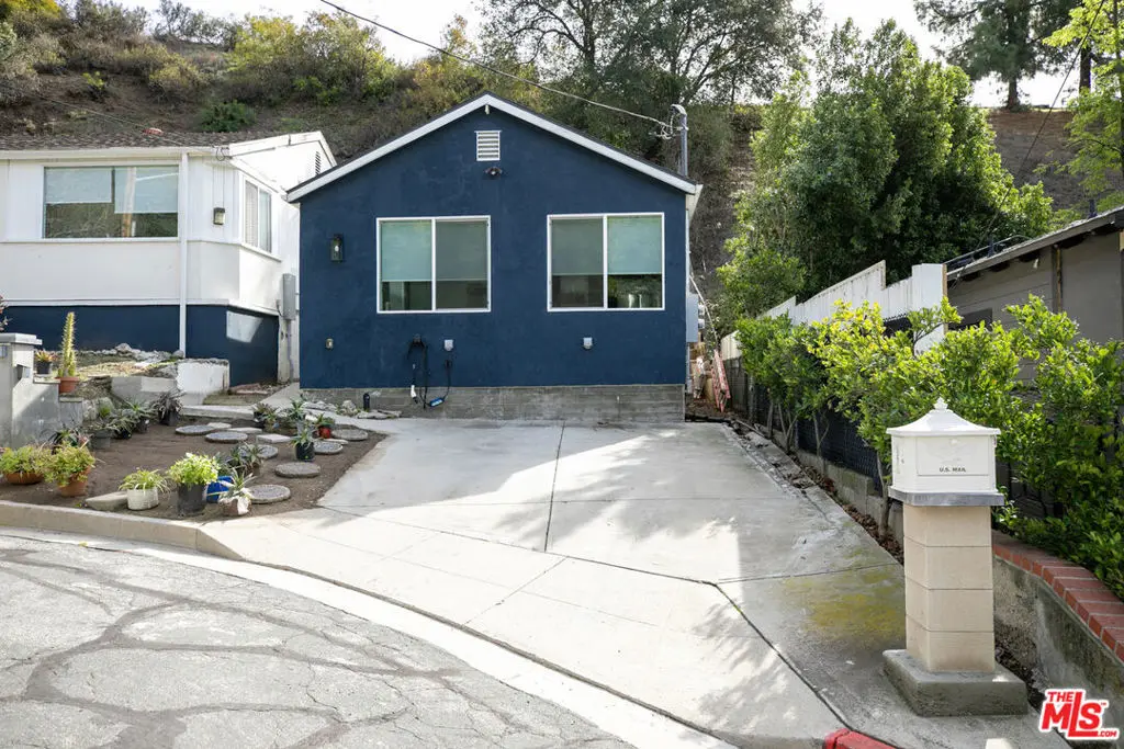 Residential Lease for rent at 2748 Hollister Terrace A, Glendale, Los Angeles County, CA featuring 2 beds and 2 baths