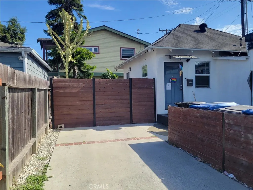 Duplex for sale at 2828 E 10th, Long Beach, CA