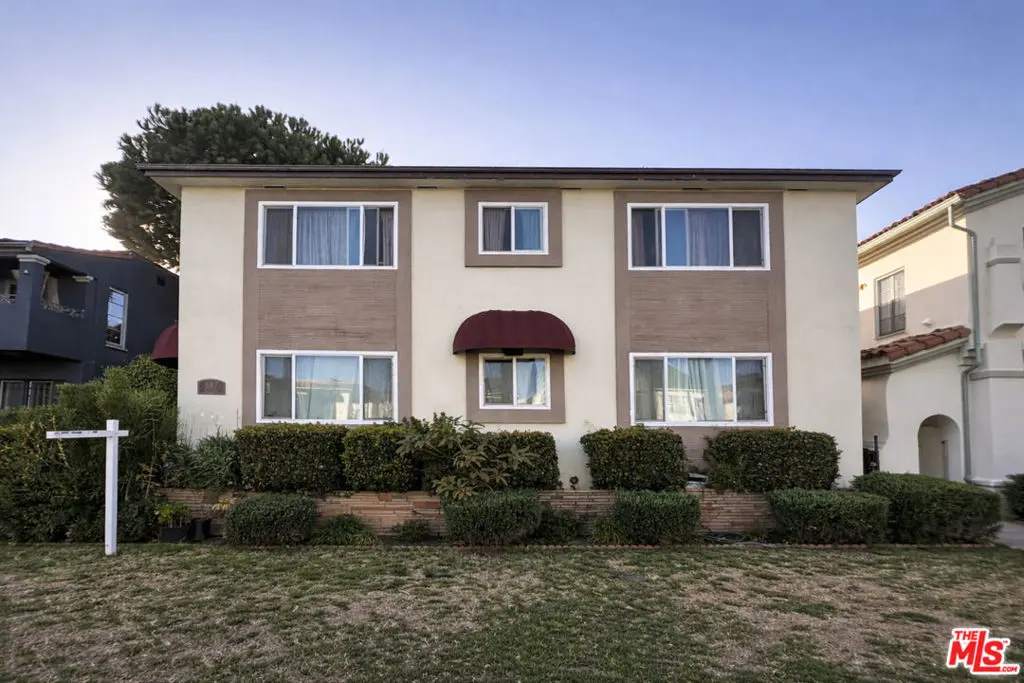 Condominium for rent at 447 S Palm Drive 6, Beverly Hills, CA featuring 3 beds and 2 baths