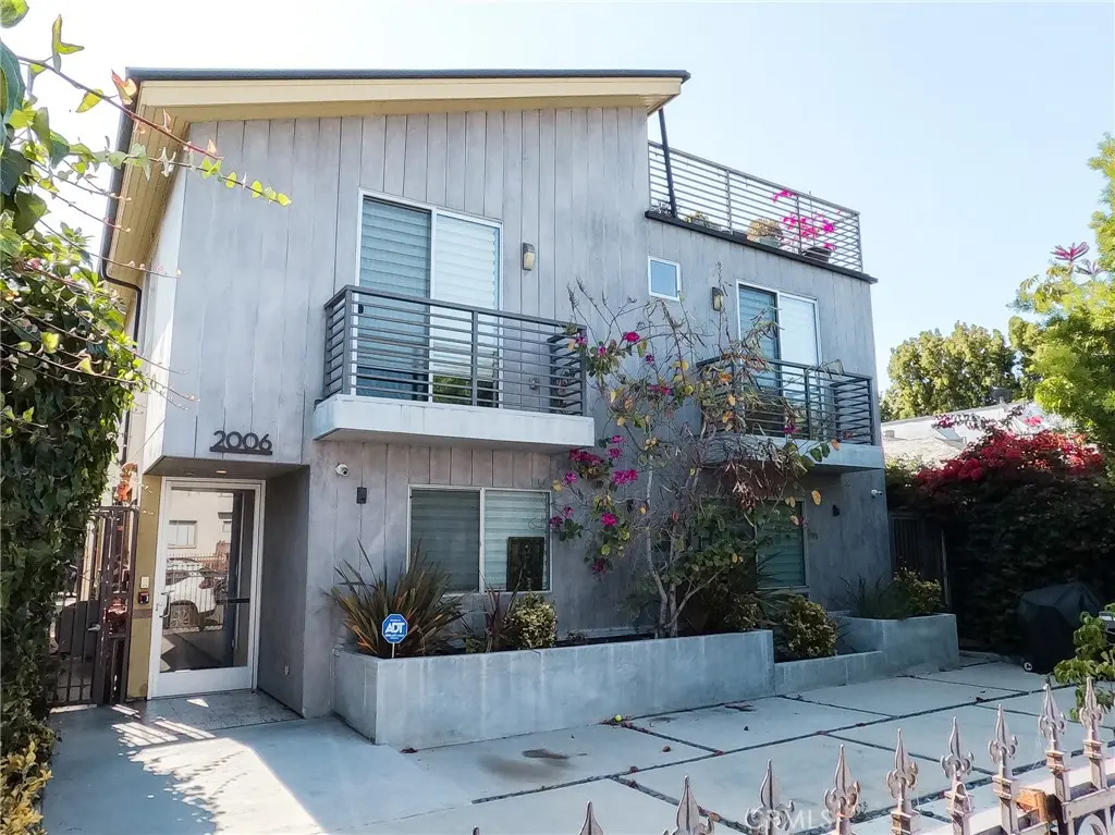 Residential Lease for rent at 2006 S Corning Street 3, Los Angeles, Los Angeles County, CA featuring 2 beds and 3 baths