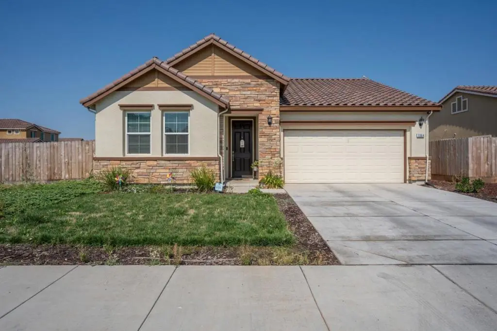 1964 Gus Villalta Drive, Los Banos, CA — listing photo 1