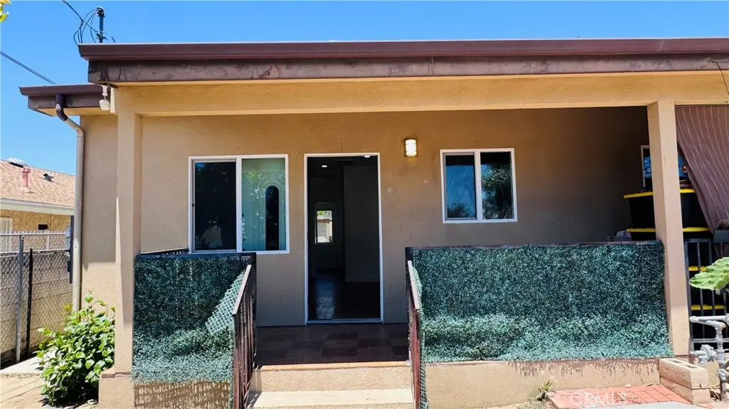 Residential Lease for rent at 15049 15051 La Mesa, Los Angeles, Los Angeles County, CA featuring 2 beds and 1 bath