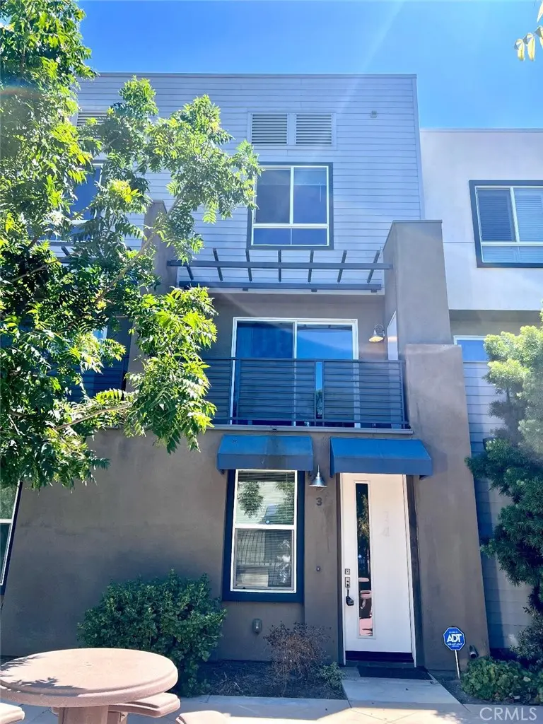 Residential Lease for rent at 9040 Garvey Avenue 3, Rosemead, Los Angeles County, CA featuring 3 beds and 3 baths