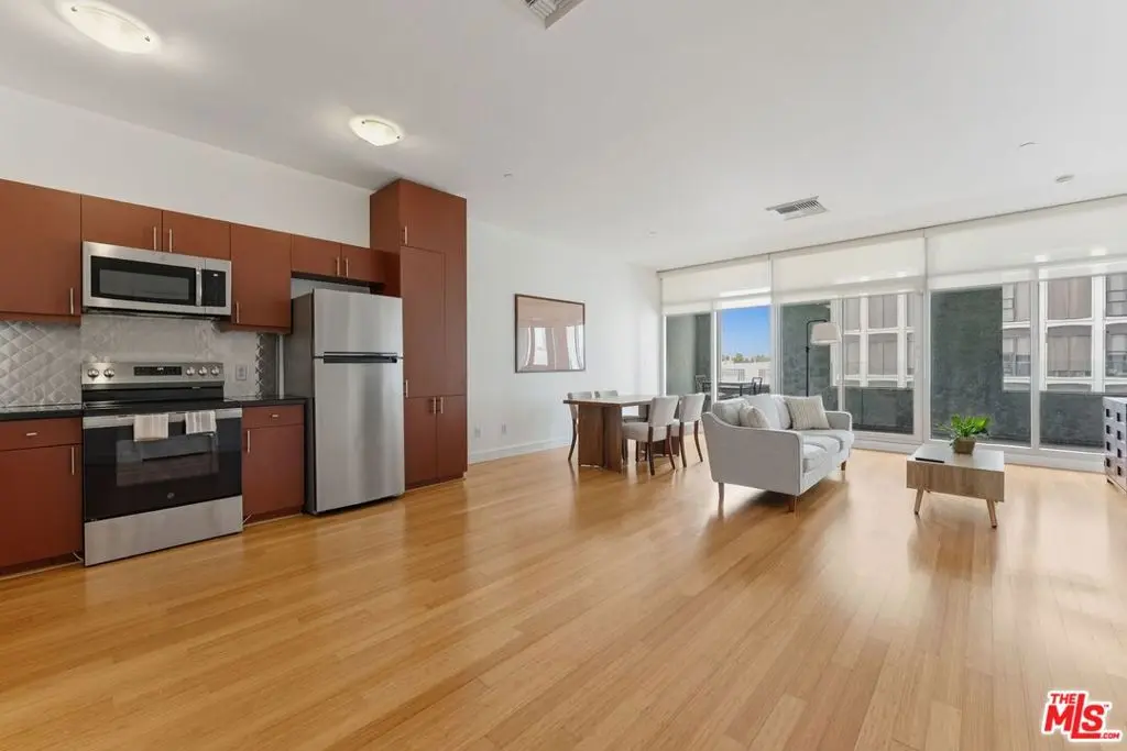 Condominium for sale at 3810 Wilshire Boulevard 602, Los Angeles, CA featuring 1 bed and 1 bath