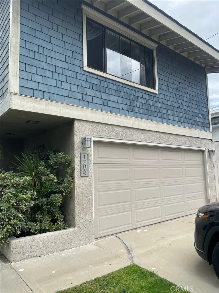 Single Family Residence for rent at 1204 Elm Ave, Manhattan Beach, CA featuring 3 beds and 3 baths