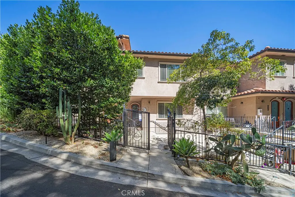 11145 Sunshine Terrace 102, Studio City, CA — listing photo 1