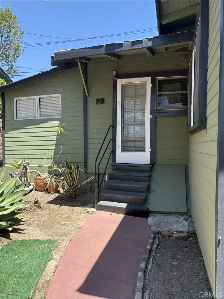 Duplex for rent at 6034 Washington, Whittier, CA featuring 3 beds and 1 bath