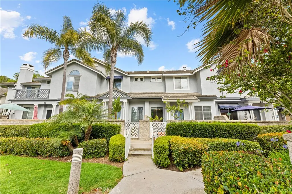 Condominium for sale at 70 Breakers Lane, Aliso Viejo, CA featuring 2 beds and 3 baths