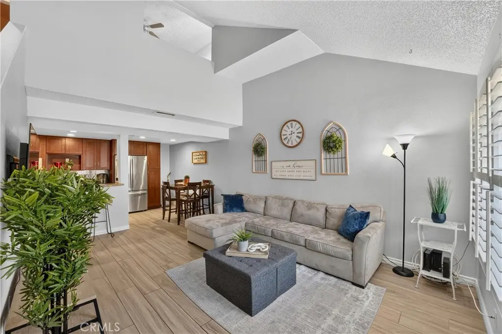 435 W 9th B3, Upland, CA — listing photo 1