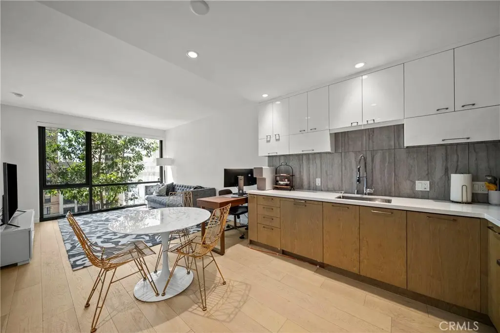 Condominium for sale at 400 S Broadway 828, Los Angeles, CA featuring 2 beds and 2 baths