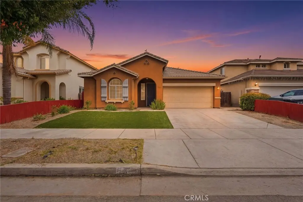 Single Family Residence for sale at 3042 W Delta, Visalia, CA featuring 3 beds and 2 baths