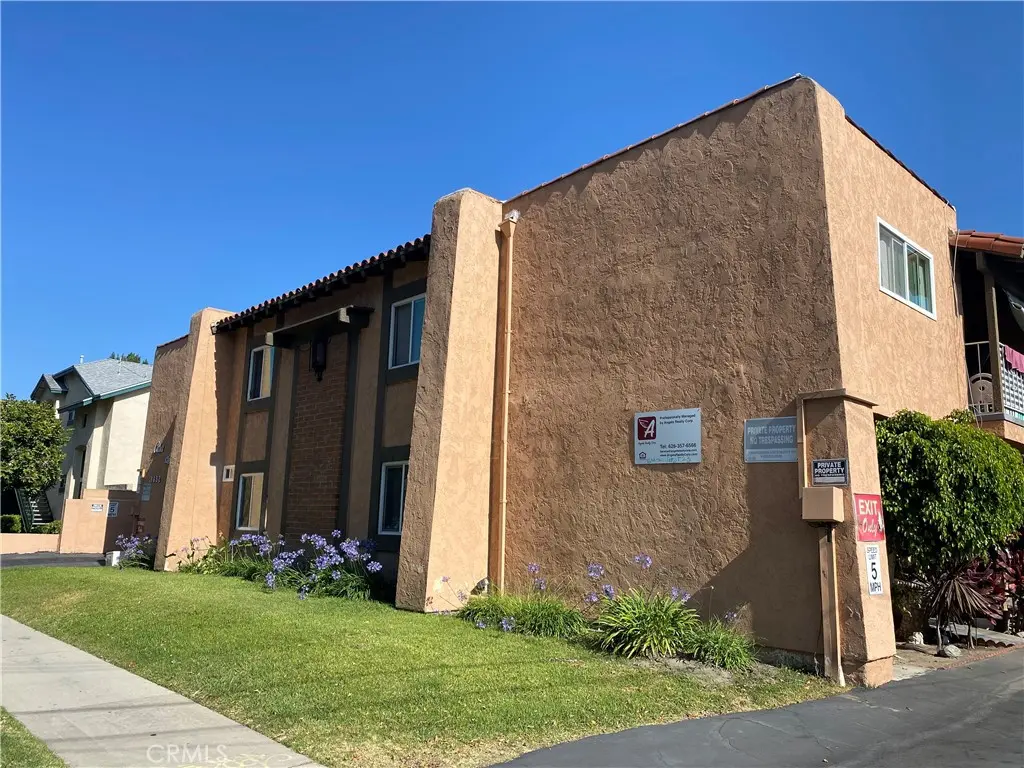 Apartment for rent at 7632 Crescent 10, Buena Park, CA featuring 2 beds and 1 bath