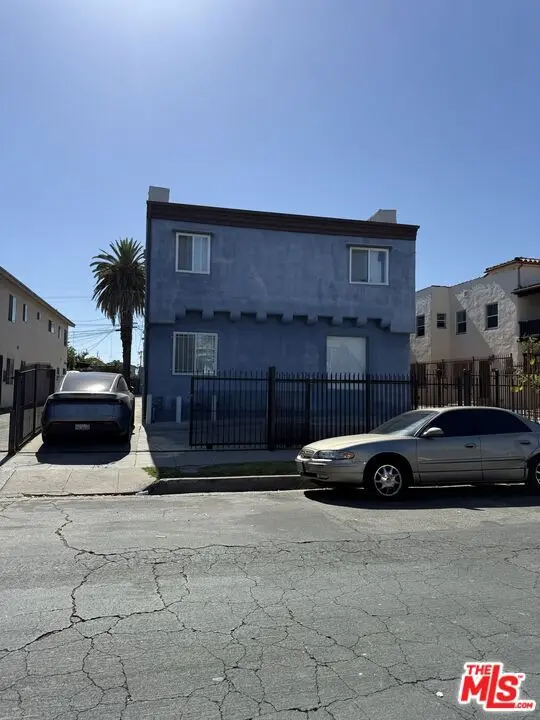 Apartment for rent at 3965 Brighton Avenue 1/4, Los Angeles, CA featuring 2 beds and 1 bath
