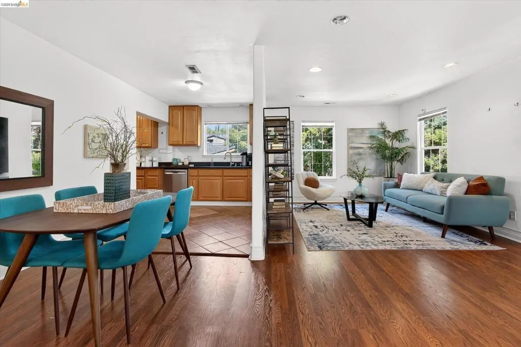 Single Family Residence for sale at 7925 Greenly Dr, Oakland, CA featuring 3 beds and 4 baths