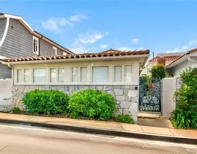 Single Family Residence for rent at 226 Via Koron, Newport Beach, CA featuring 3 beds and 3 baths