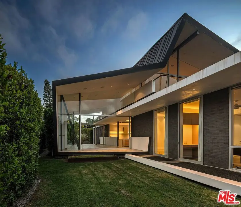 Single Family Residence for rent at 3646 Inglewood Boulevard, Los Angeles, CA featuring 5 beds and 5 baths