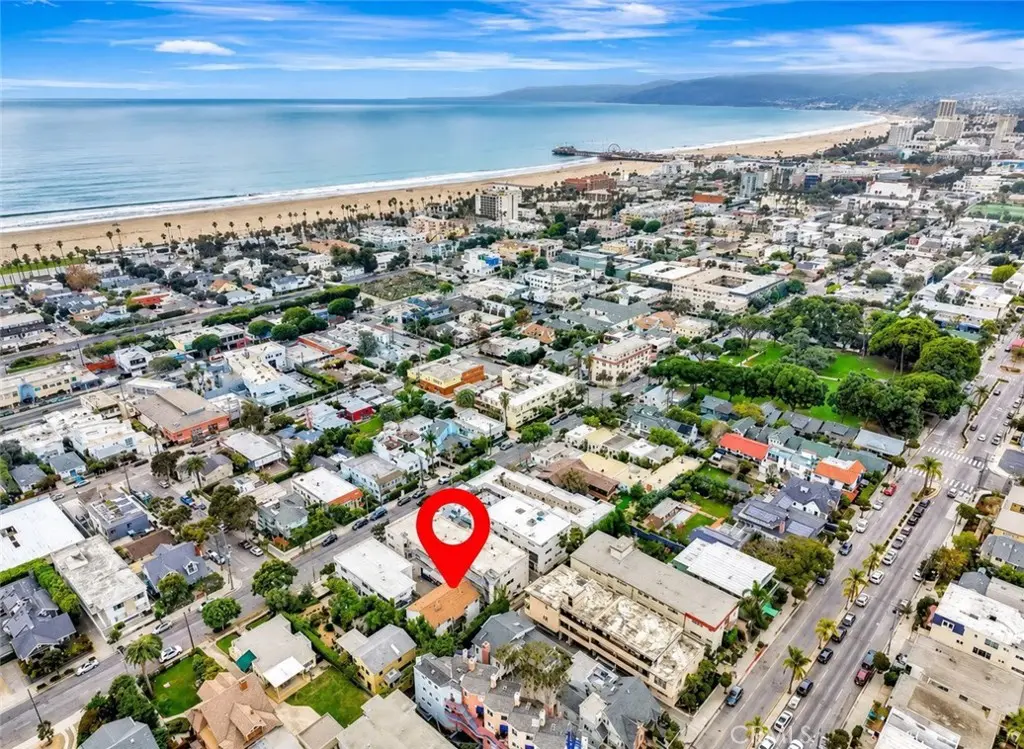 Apartment for rent at 2441 3rd St #7, Santa Monica, CA featuring 1 bed and 1 bath