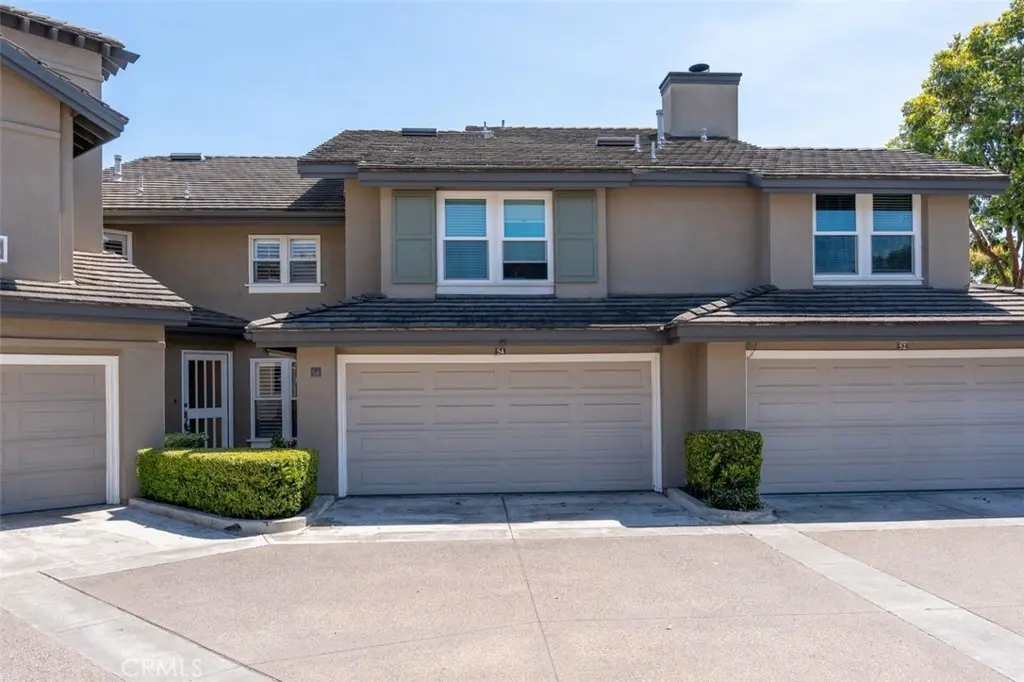 Townhouse for rent at 54 Cameray Heights, Laguna Niguel, CA featuring 3 beds and 3 baths